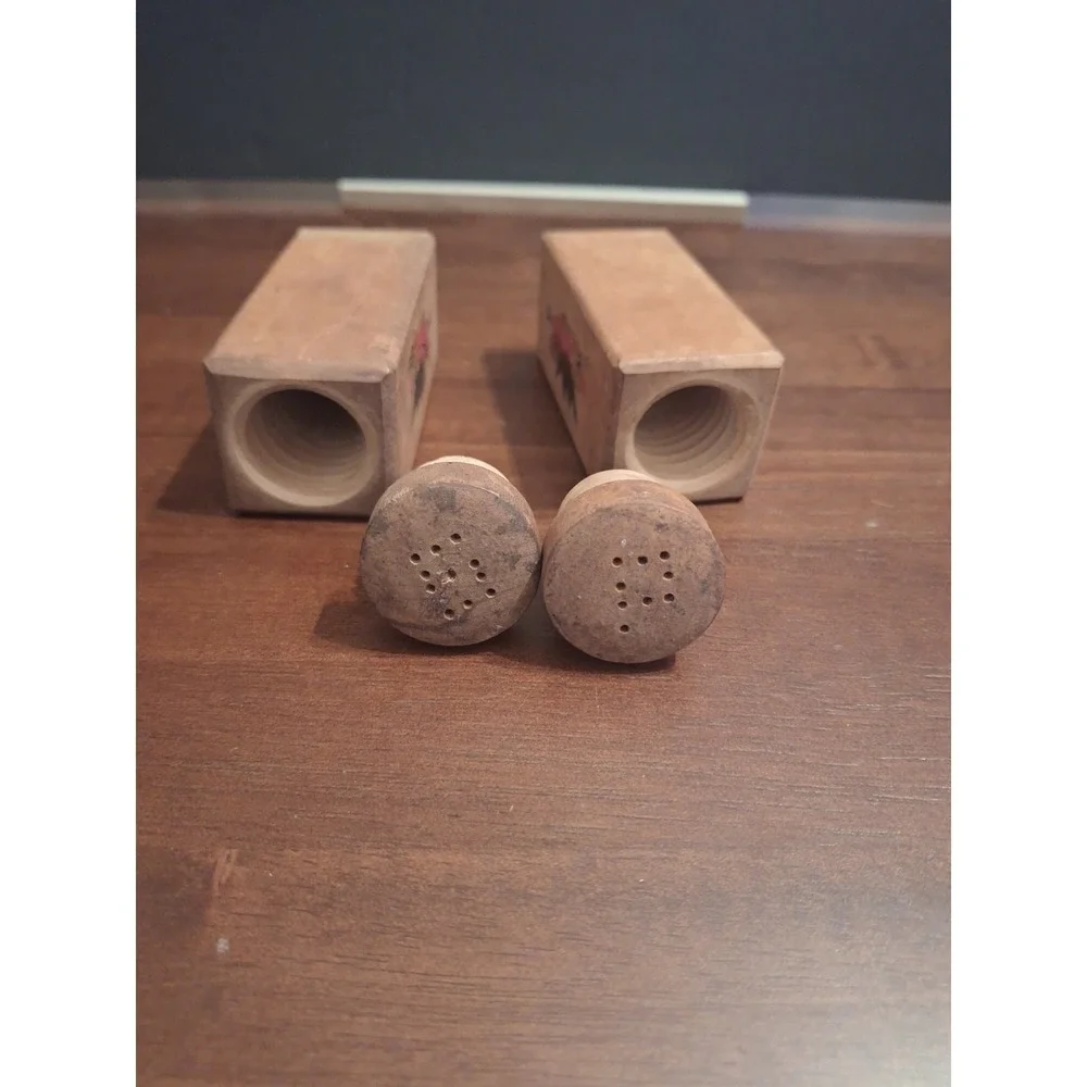 Vintage Japan Wooden Screw‎ Lid Salt and Pepper Shakers Folkart Birds Country